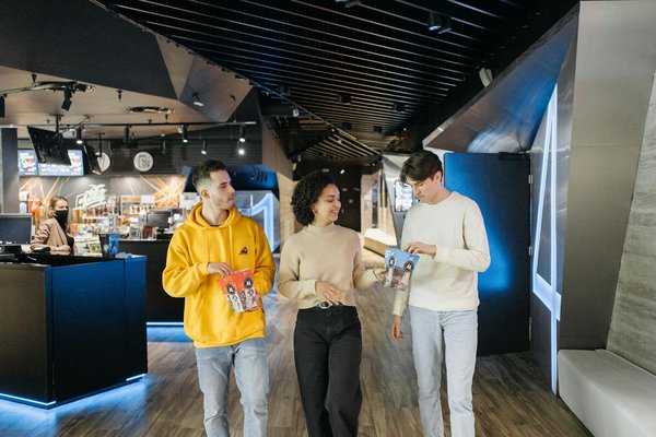 Quelle croisière permet d'assister à des spectacles de danse traditionnelle en Polynésie?